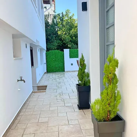 Apartment Matouli Escape